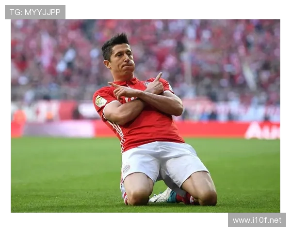 莱万与C罗终结能力对比：效率差异与角色互补