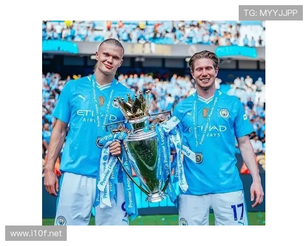 德布劳内与哈维中场组织方式及比赛影响力对比