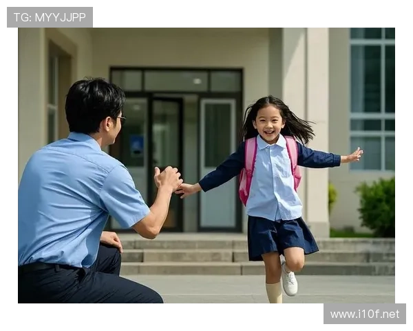 崔家溪训练完直接去接娃，球鞋还没换