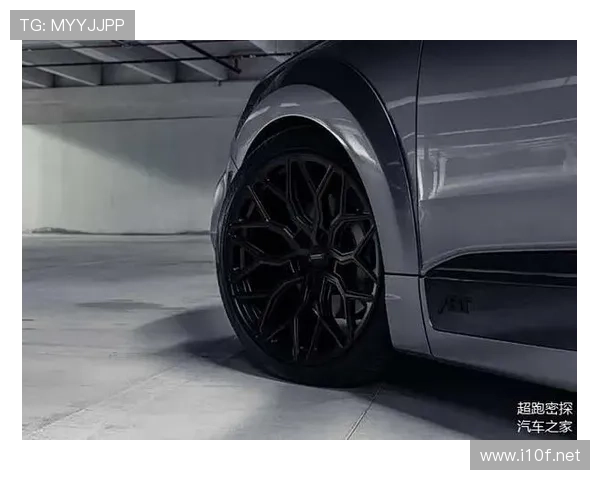 苏亚雷斯训练完顺手给儿子买了辆超跑当玩具？