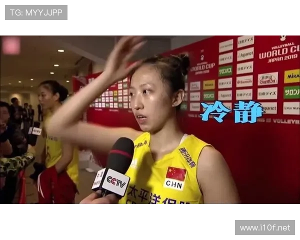 李梓嘉赛后直接逛名牌，旁边队友拎着泡面袋——这反差我看呆了