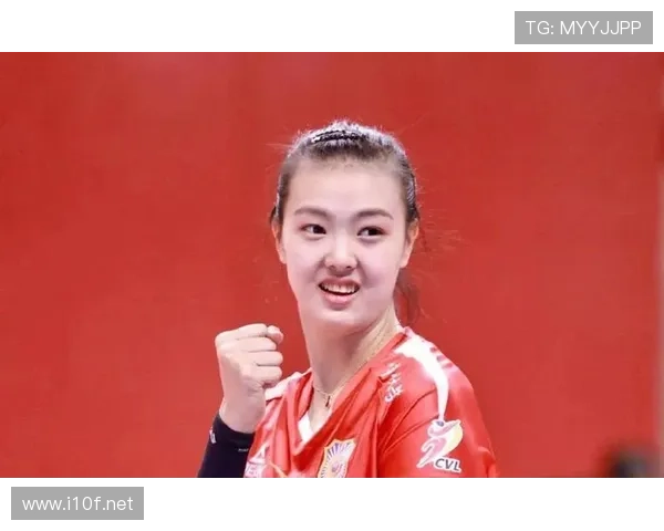 看到张常宁提着包下楼，像球员版超模走错片场，我的银行卡在旁边默默低头